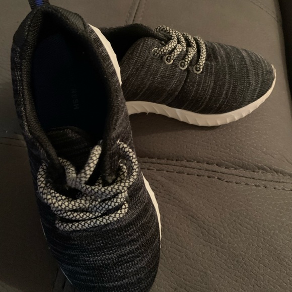 Children’s Shoes - Picture 2 of 3